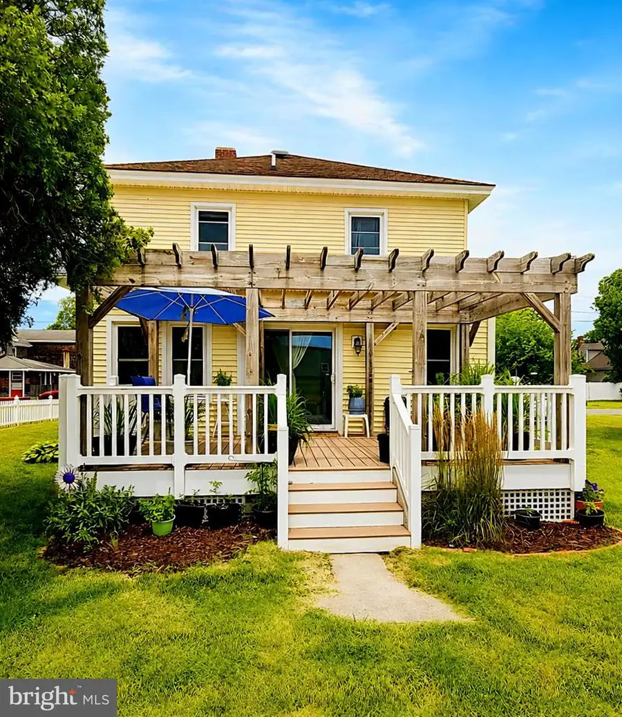 8 South St, Wachapreague, VA 23480 - #3