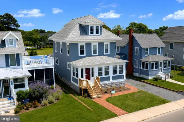 3238 Main St, CHINCOTEAGUE ISLAND, VA 23336