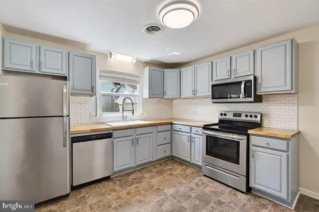 28 Ardmore St, Verona, VA 24482 - #2