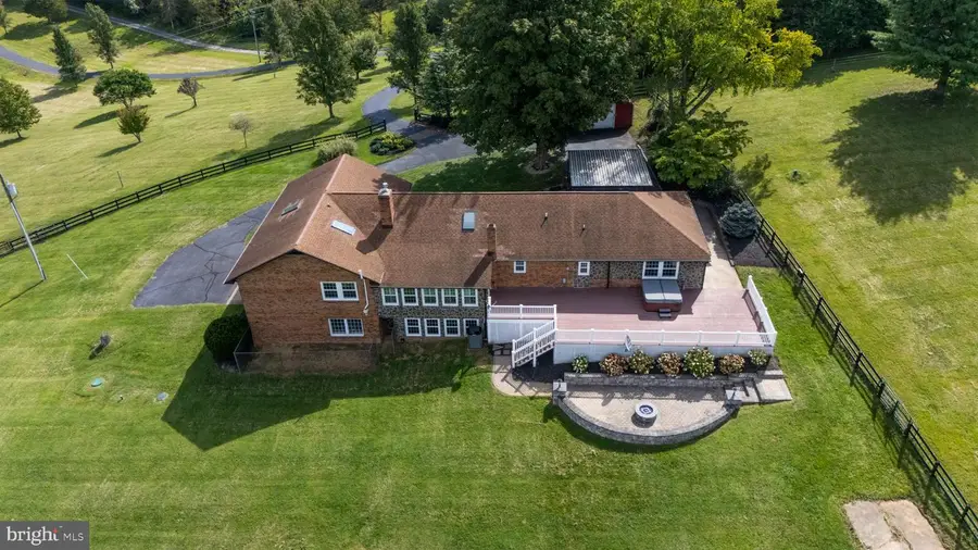 308 Stonewall Rd, Weyers Cave, VA 24486 - #2