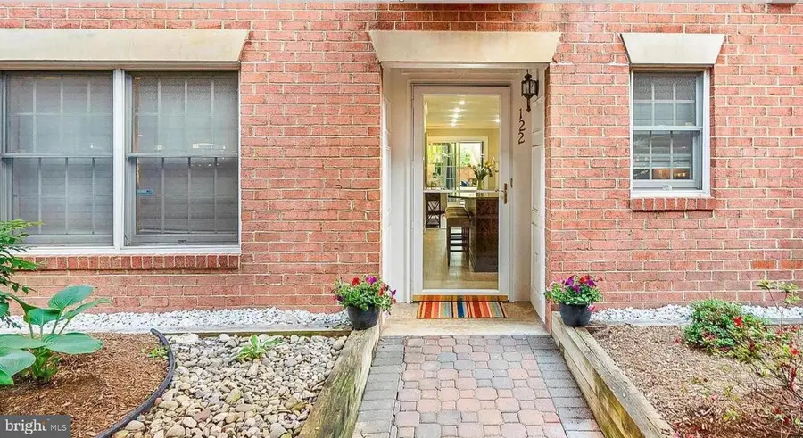 6924 Fairfax Dr #122, Arlington, VA 22213 - Image #2