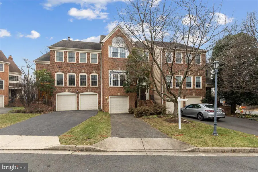 4416 S Pershing Ct, Arlington, VA 22204 - Image #2