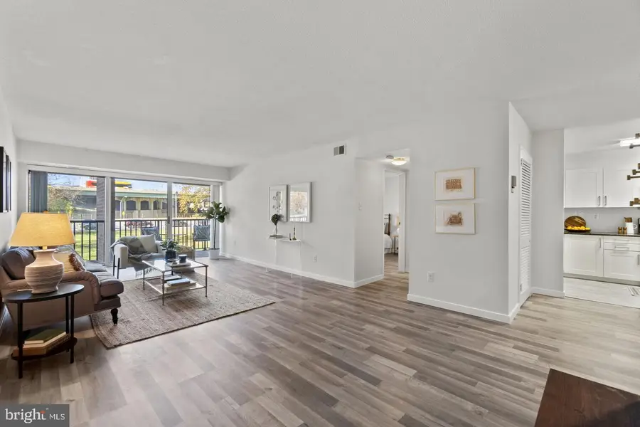 1300 Army Navy Dr #104, Arlington, VA 22202 - Image #2