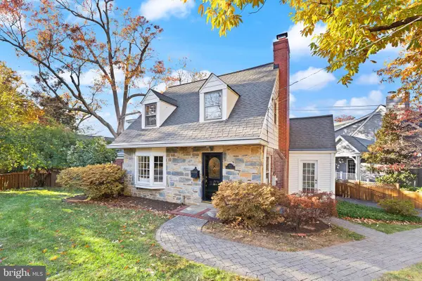 850 N Kensington St N, ARLINGTON, VA 22205