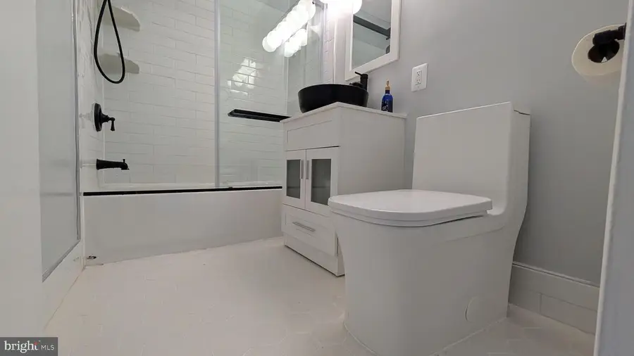 1300 S Arlington Ridge Rd #702, Arlington, VA 22202 - Image #2