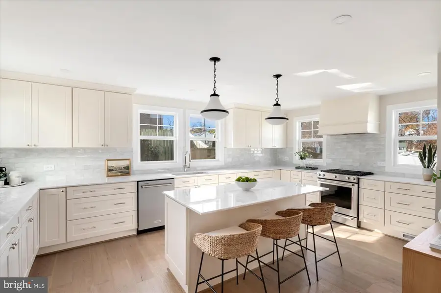 945 N Lebanon St, Arlington, VA 22205 - Image #2