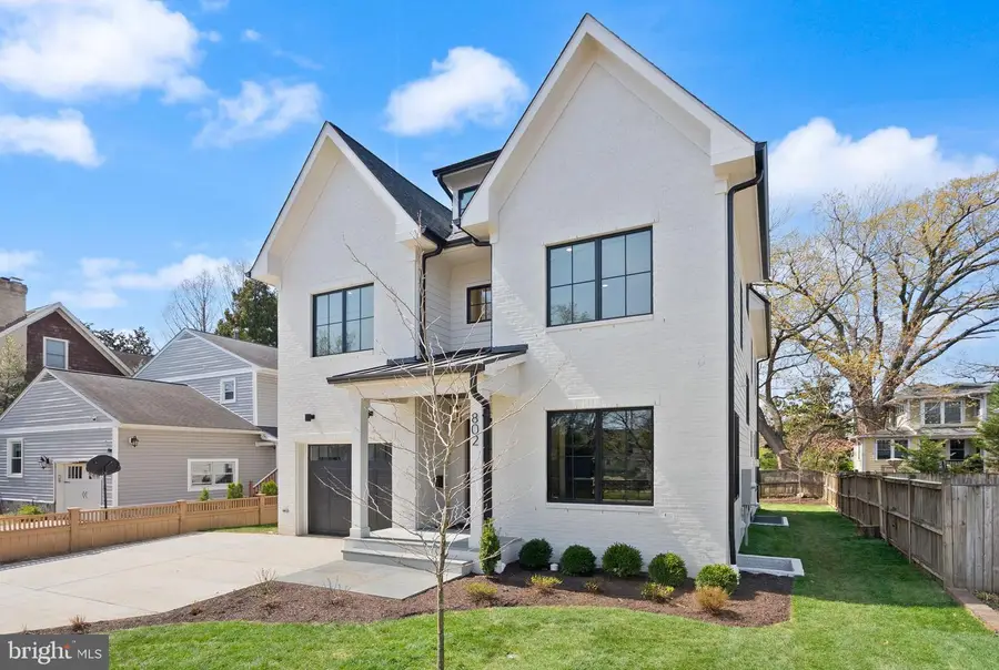 802 N Edgewood St, Arlington, VA 22201 - #2