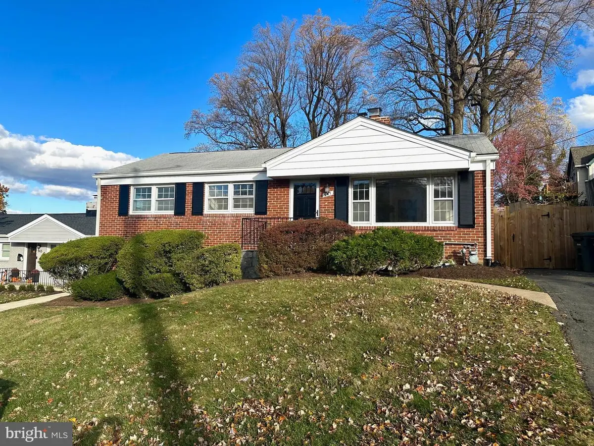 941 N Mckinley Rd, Arlington, VA 22205 - Image #1