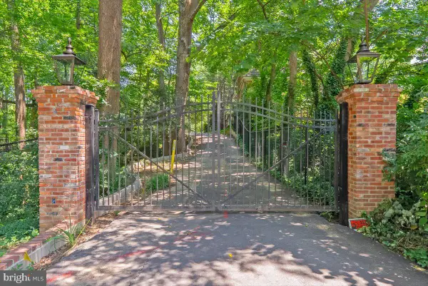 4019 N Randolph St, ARLINGTON, VA 22207