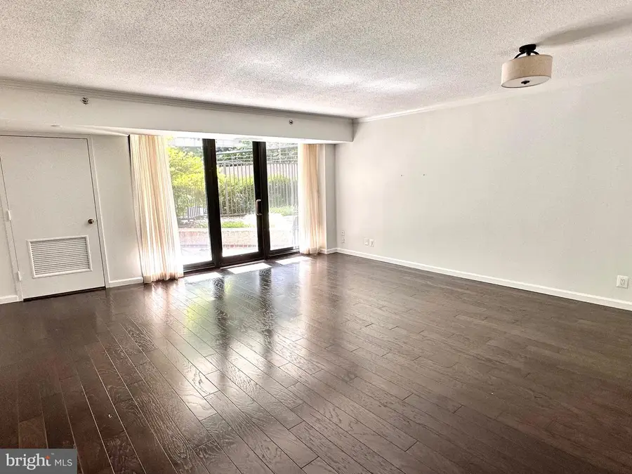 1200 Crystal Dr #214, Arlington, VA 22202 - Image #3