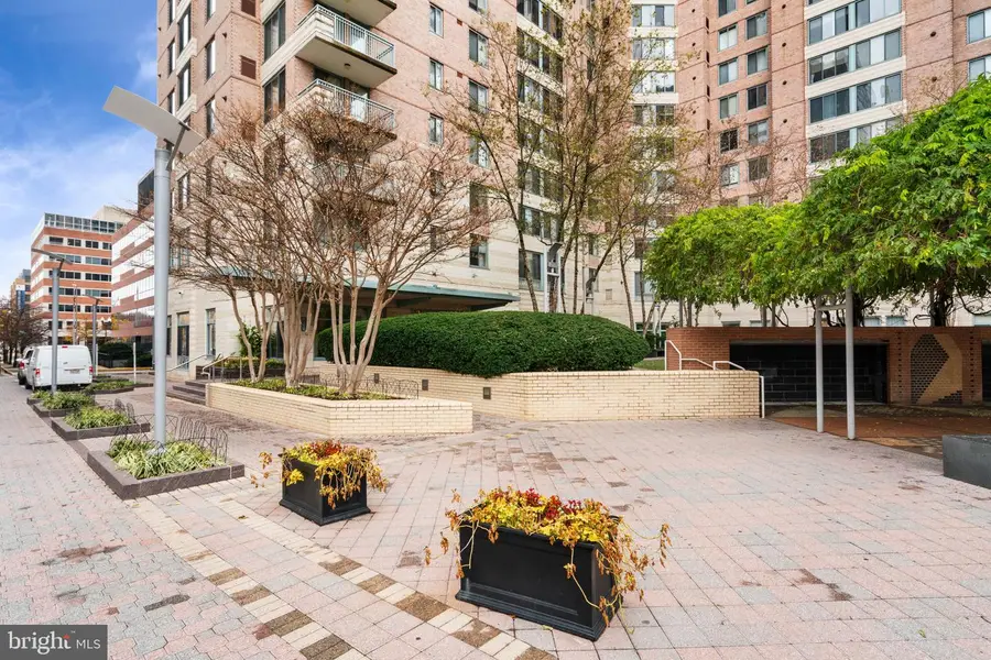 851 N Glebe Rd #1011, Arlington, VA 22203 - Image #3