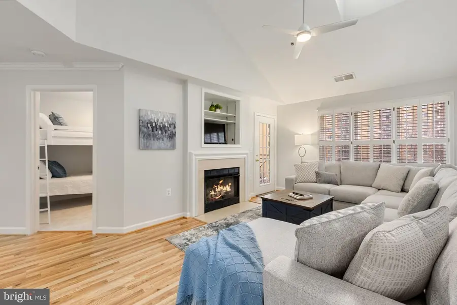 1320 N Wayne St #408, Arlington, VA 22201 - Image #3