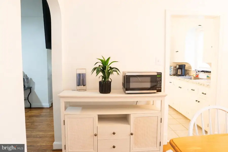 1037 16th St S, Arlington, VA 22202 - Image #2