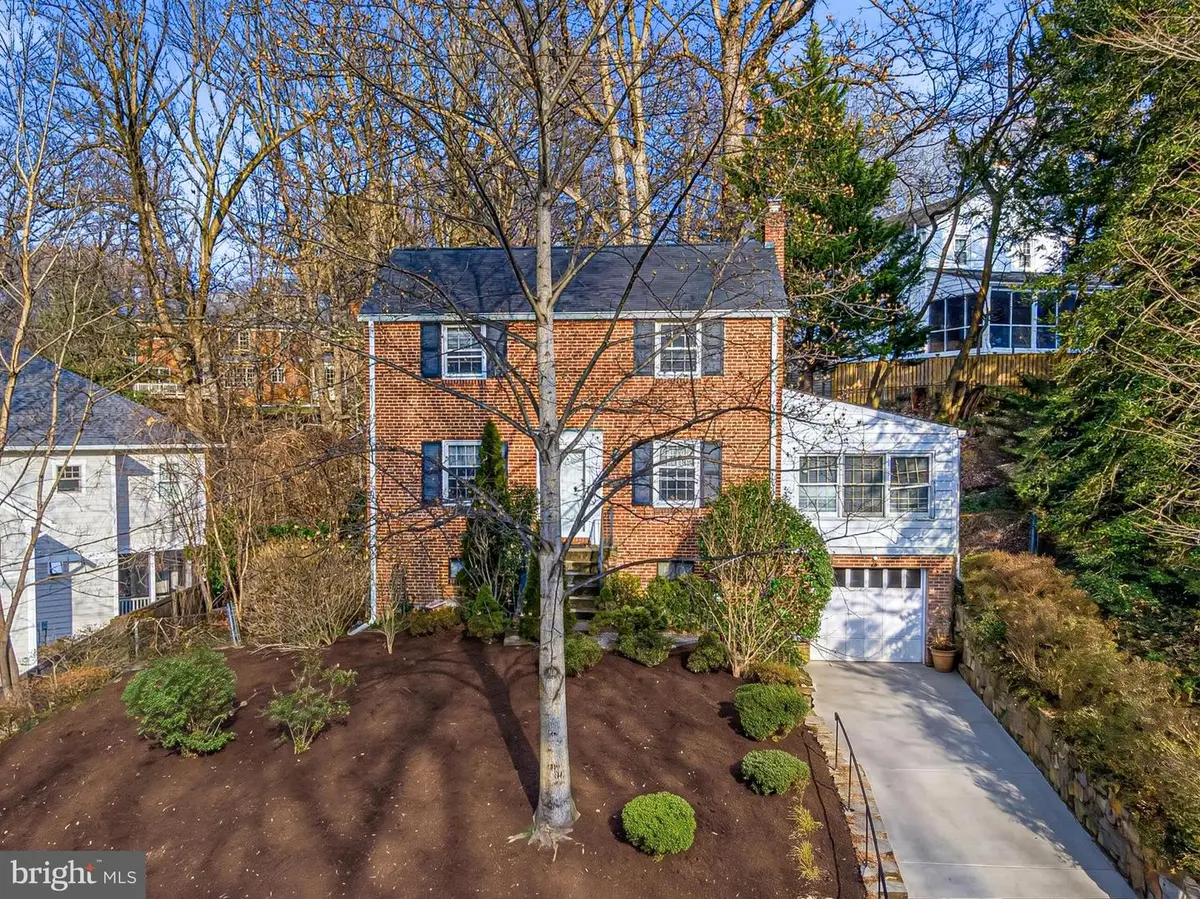 2407 N Vermont St, Arlington, VA 22207 - #1
