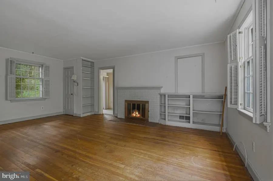 2407 N Vermont St, Arlington, VA 22207 - #2