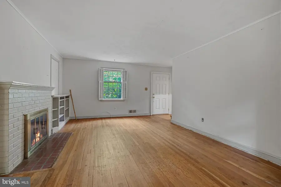 2407 N Vermont St, Arlington, VA 22207 - #3