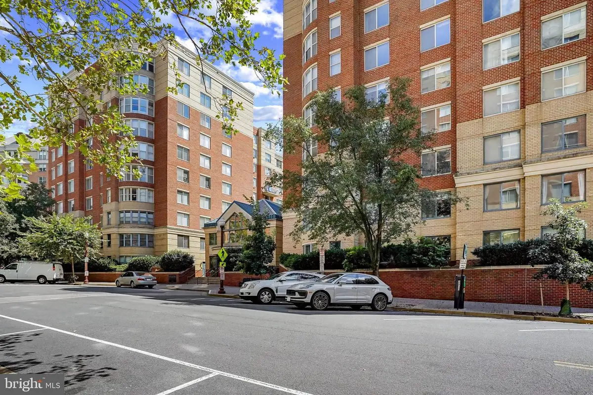 3835 9th St N #201e, Arlington, VA 22203 - Image #1