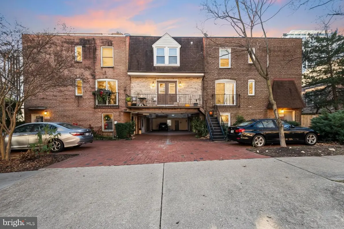 1527 N Colonial Ter #b, Arlington, VA 22209 - Image #1