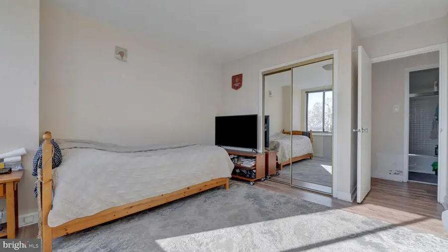 1111 Arlington Blvd #905, Arlington, VA 22209 - Image #3