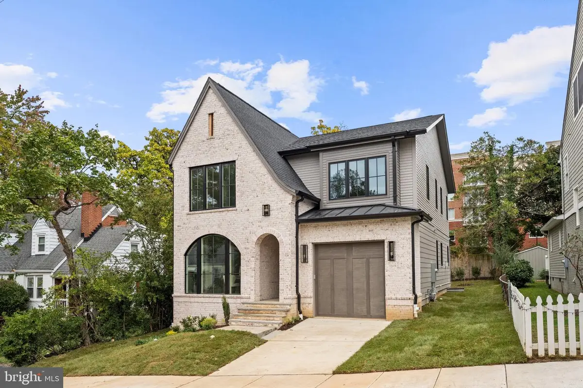 2133 N Oakland St, Arlington, VA 22207 - Image #1