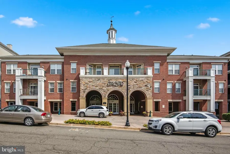 2465 Army Navy Dr #1-211, Arlington, VA 22206 - Image #2