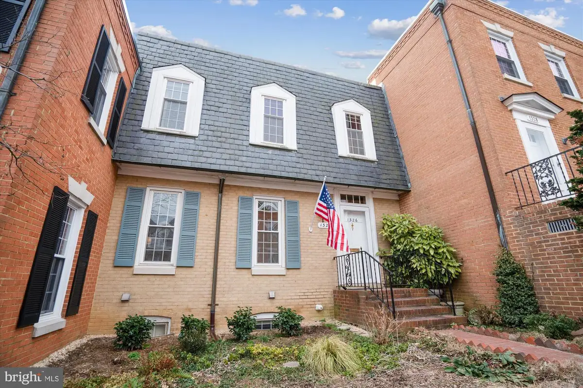 1326 N Lynnbrook Dr, Arlington, VA 22201 - Image #1