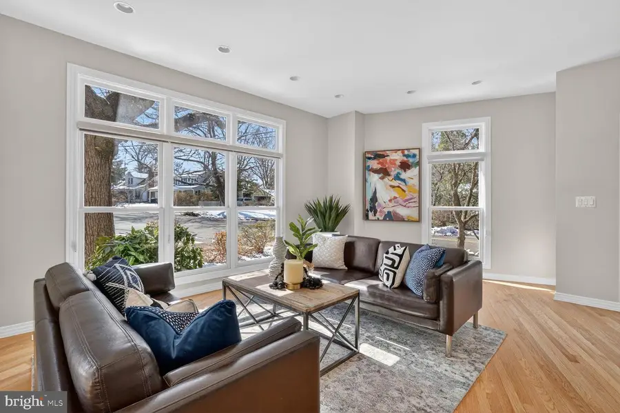 2733 N Lexington St N, Arlington, VA 22207 - #2