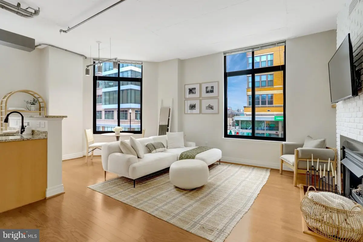 1201 N Garfield St #206, Arlington, VA 22201 - Image #1