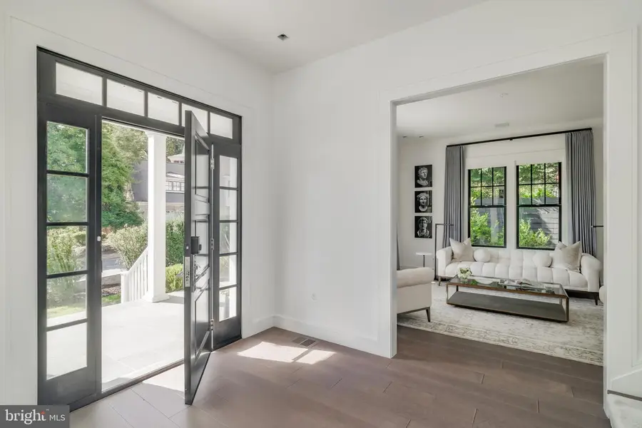 2361 N Edgewood St, Arlington, VA 22207 - #3