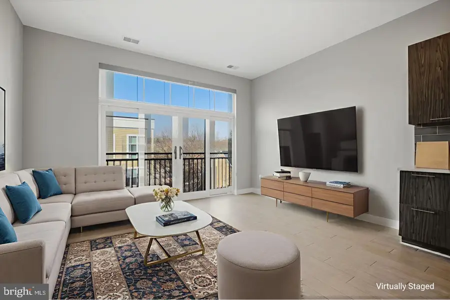 989 S Buchanan St #410, Arlington, VA 22204 - #3