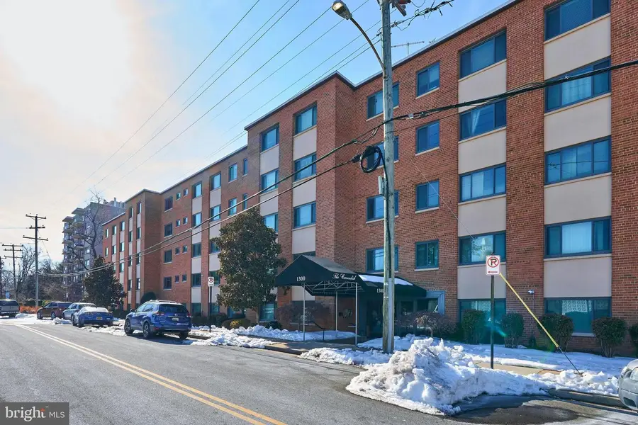 1300 S Arlington Ridge Rd #504, Arlington, VA 22202 - Image #2