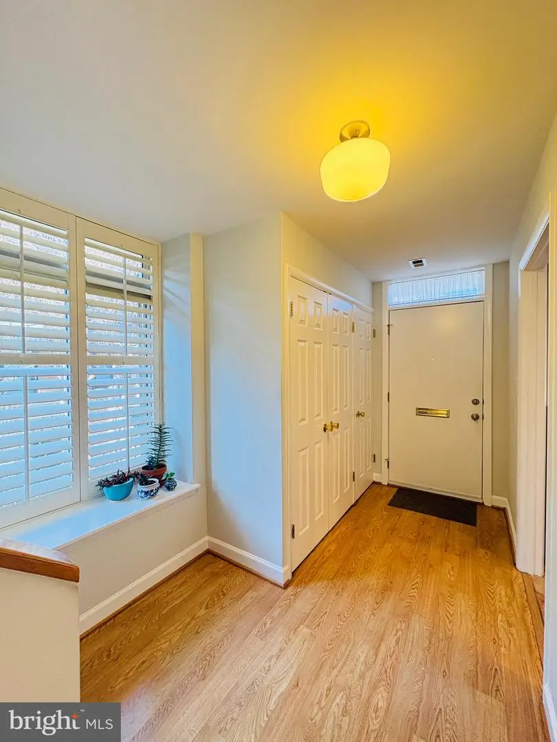 1661 S Hayes St #2, Arlington, VA 22202 - #2