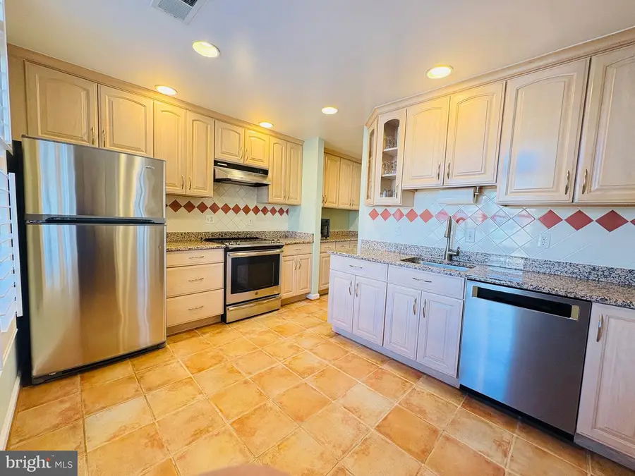 1661 S Hayes St #2, Arlington, VA 22202 - #3