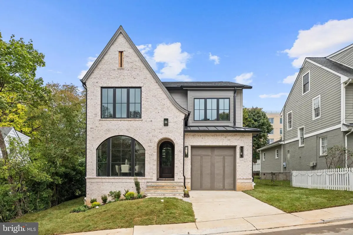 2133 N Oakland St, Arlington, VA 22207 - #1