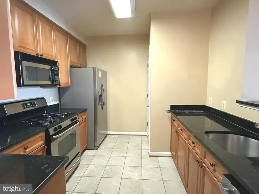 801 S Greenbrier St #215, Arlington, VA 22204 - #3