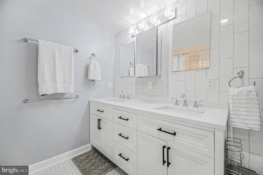 4189 S Four Mile Run Dr S #101, Arlington, VA 22204 - #3