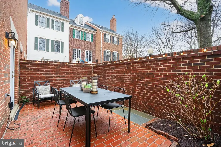 1945 N Calvert St #1, Arlington, VA 22201 - #2