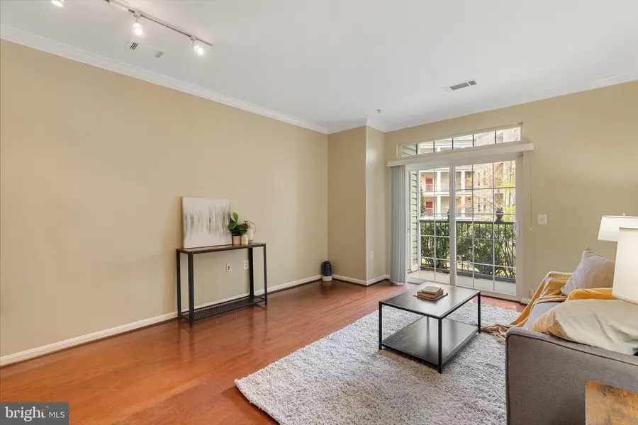 2465 Army Navy Dr #104, Arlington, VA 22206 - #3