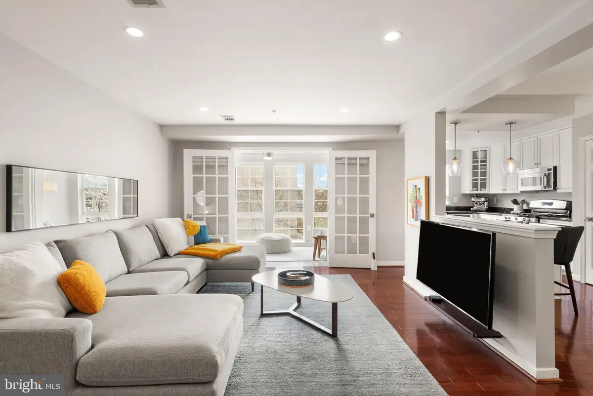 4065 S Four Mile Run Dr #302, Arlington, VA 22204 - #1