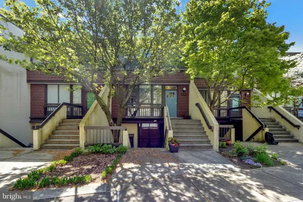 2240 S Randolph St #2, ARLINGTON, VA 22204