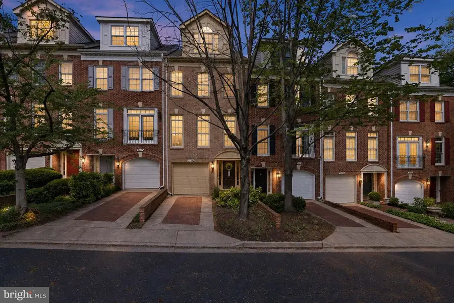 2139 N Pierce Ct, Arlington, VA 22209 - #2