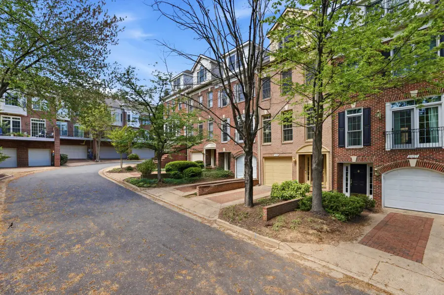 2139 N Pierce Ct, Arlington, VA 22209 - #3