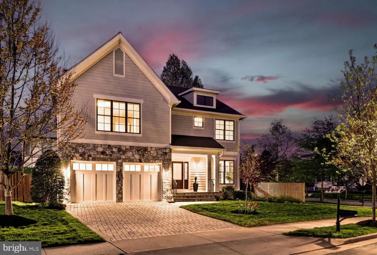 2421 N Buchanan St, Arlington, VA 22207 - #1