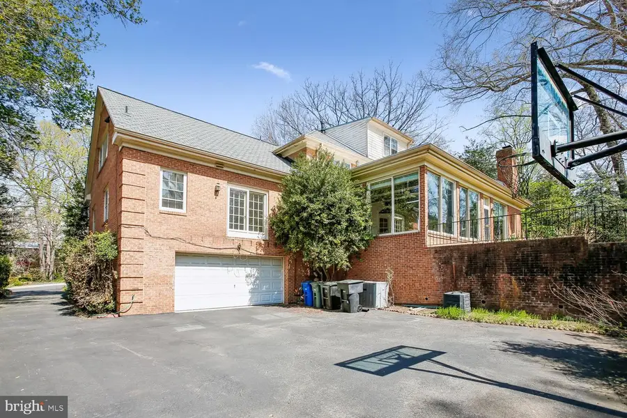 4024 40th St N, Arlington, VA 22207 - #2