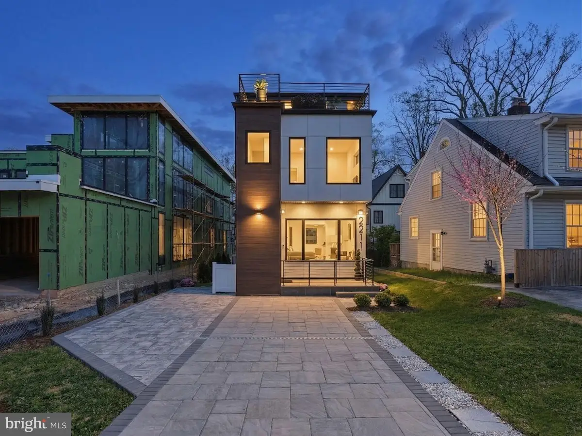 2211 Military Rd, Arlington, VA 22207 - #1