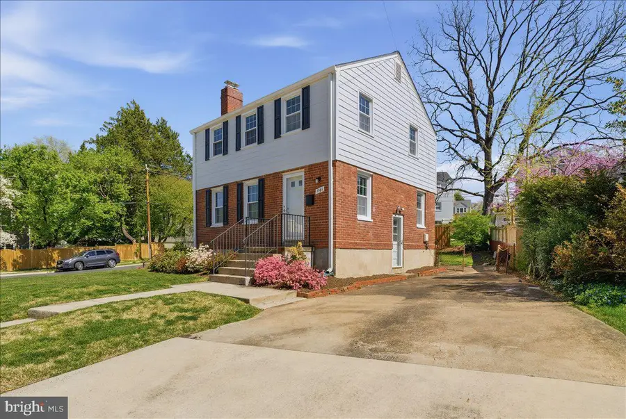 941 Patrick Henry Dr, Arlington, VA 22205 - #3