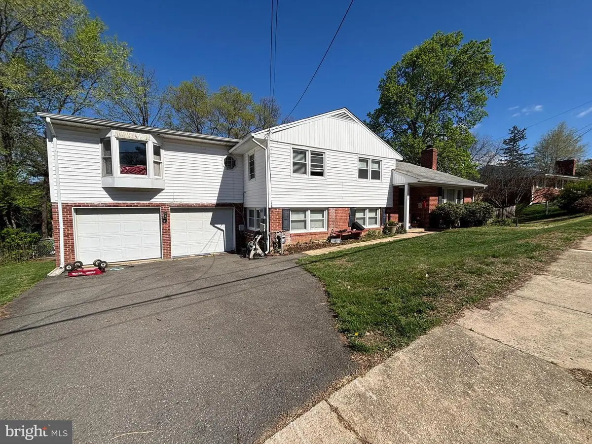 5609 Yorktown Blvd N, Arlington, VA 22207 - #1