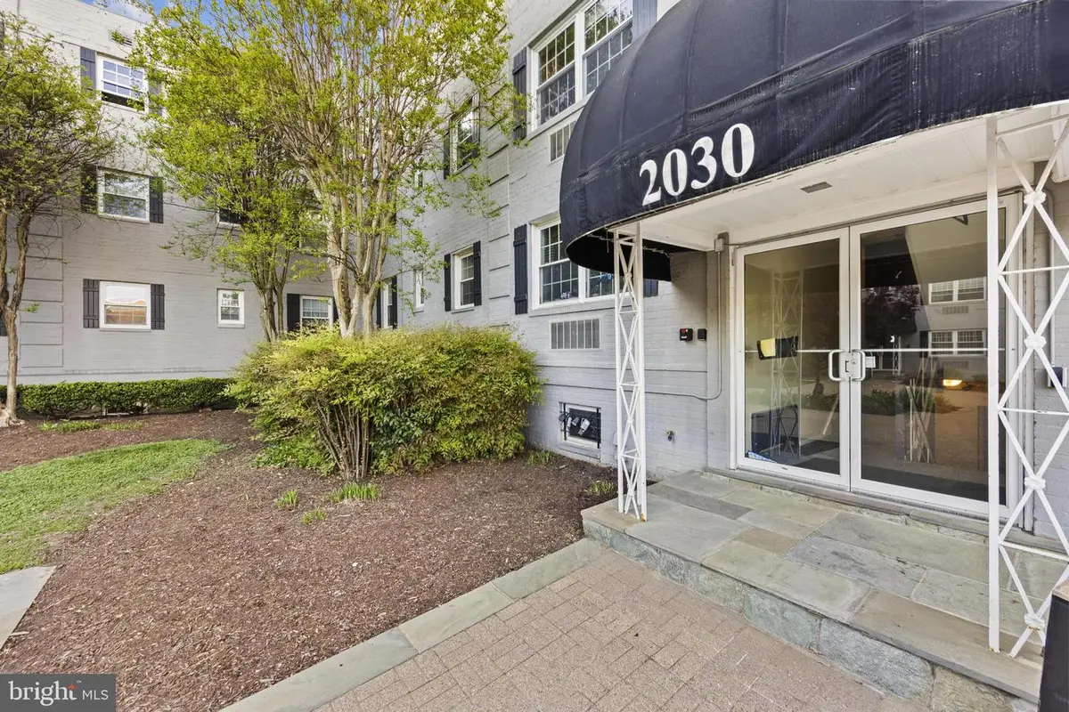 2030 N Vermont St N #102, Arlington, VA 22207 - #1