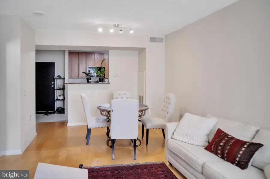 851 N Glebe Rd #402, Arlington, VA 22203 - #3