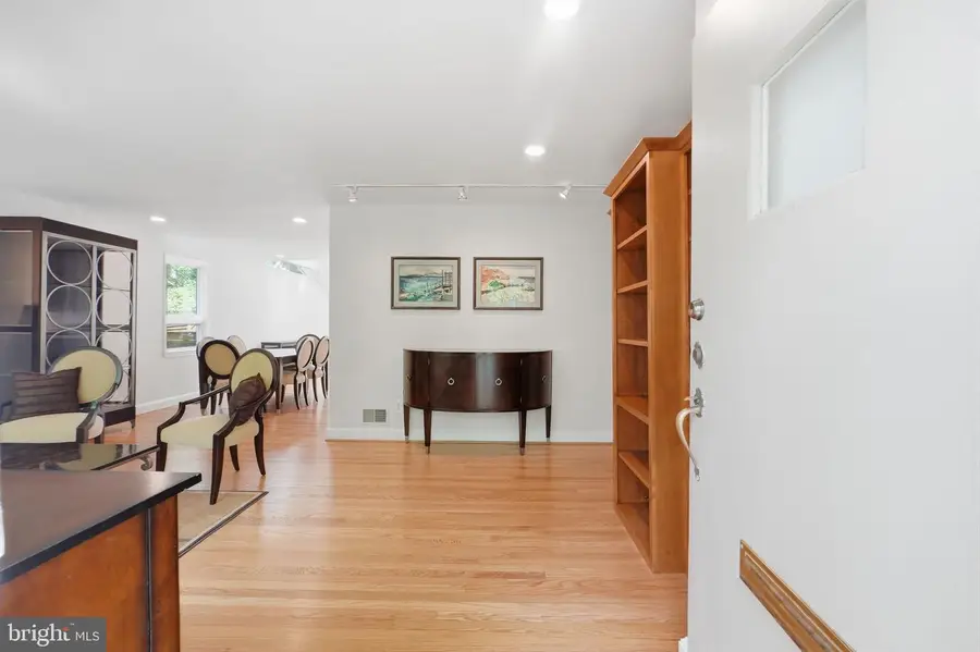 2351 N Vermont St N, Arlington, VA 22207 - #3